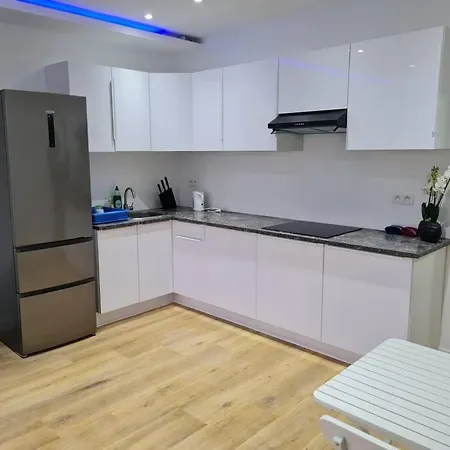 Charming Studio Apartment *